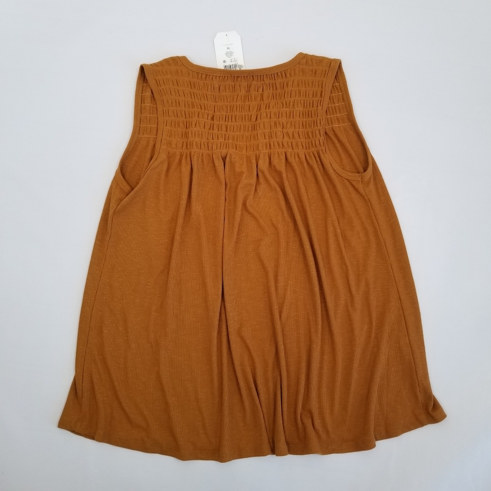 Wonderly Sleeveless Smocked Yoke Knit Tank Top XL NWT - Picture 3 of 7